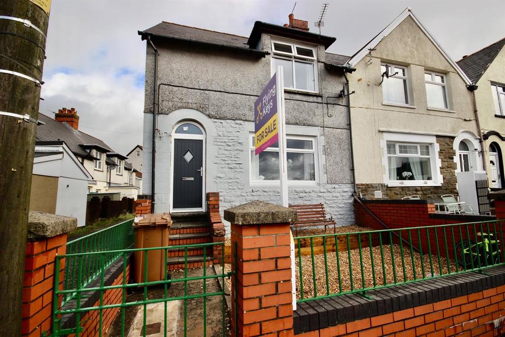 Penrhiw Avenue, Oakdale, Blackwood 3 bed semidetached house £129,000