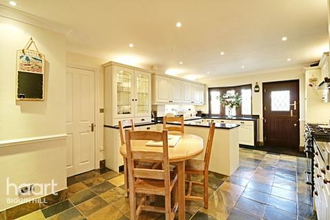 13 Edward Road, Biggin Hill, Westerham, TN16 3HN