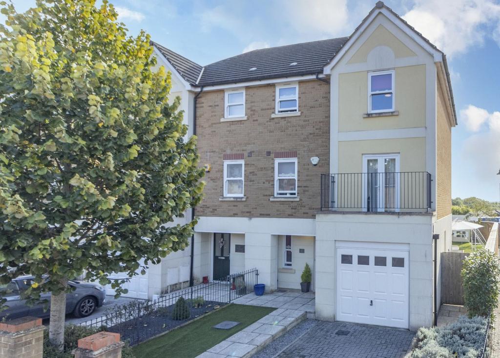 Darwin Crescent, Torquay, Devon, TQ2 7FL 4 bed semidetached house £