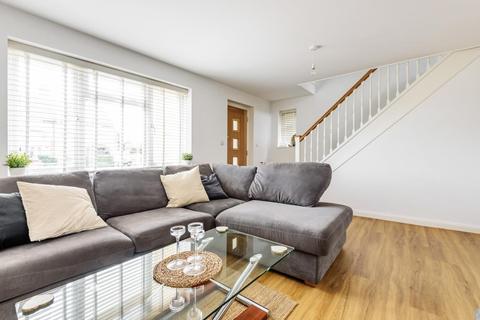 9 Bonnersfield, Long Crendon, Aylesbury, HP18 9DJ