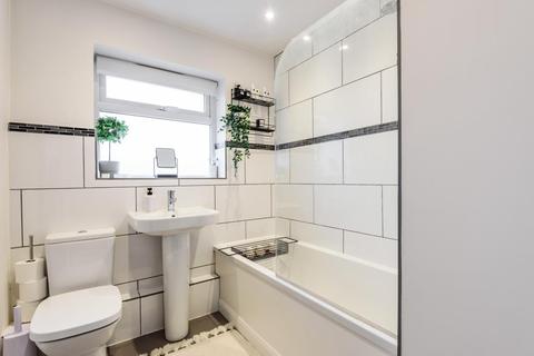 9 Bonnersfield, Long Crendon, Aylesbury, HP18 9DJ