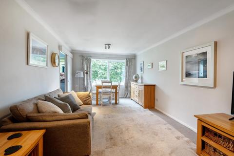 27 Chalgrove Road, Thame, OX9 3TF