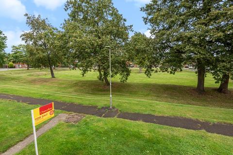 27 Chalgrove Road, Thame, OX9 3TF