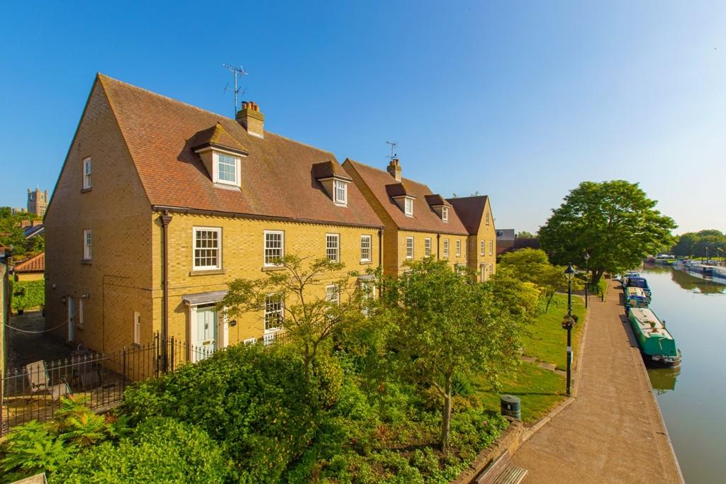 Annesdale, Ely 5 bed semidetached house £925,000