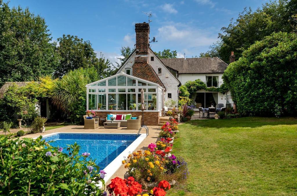 Common Hill, West Chiltington, RH20 4 bed detached house £1,250,000