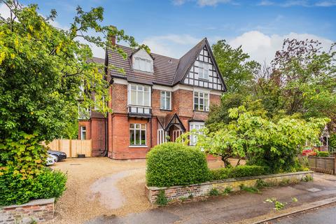 1 bedroom ground floor flat to rent, Somers Road, Reigate RH2