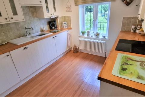Flat 2, Perrys Manor Perrys Gardens, West Hill, Ottery St Mary, EX11 1XA