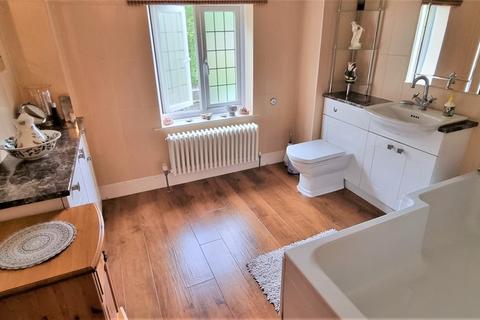 Flat 2, Perrys Manor Perrys Gardens, West Hill, Ottery St Mary, EX11 1XA