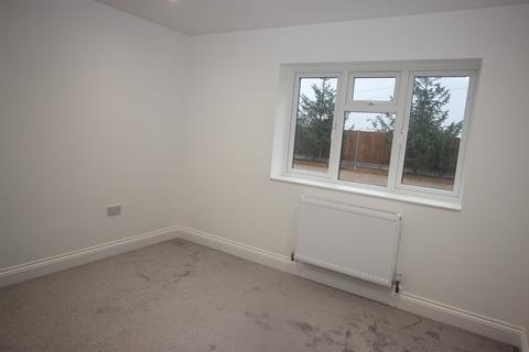 1 bedroom ground floor flat to rent, London Road, Bowers Gifford