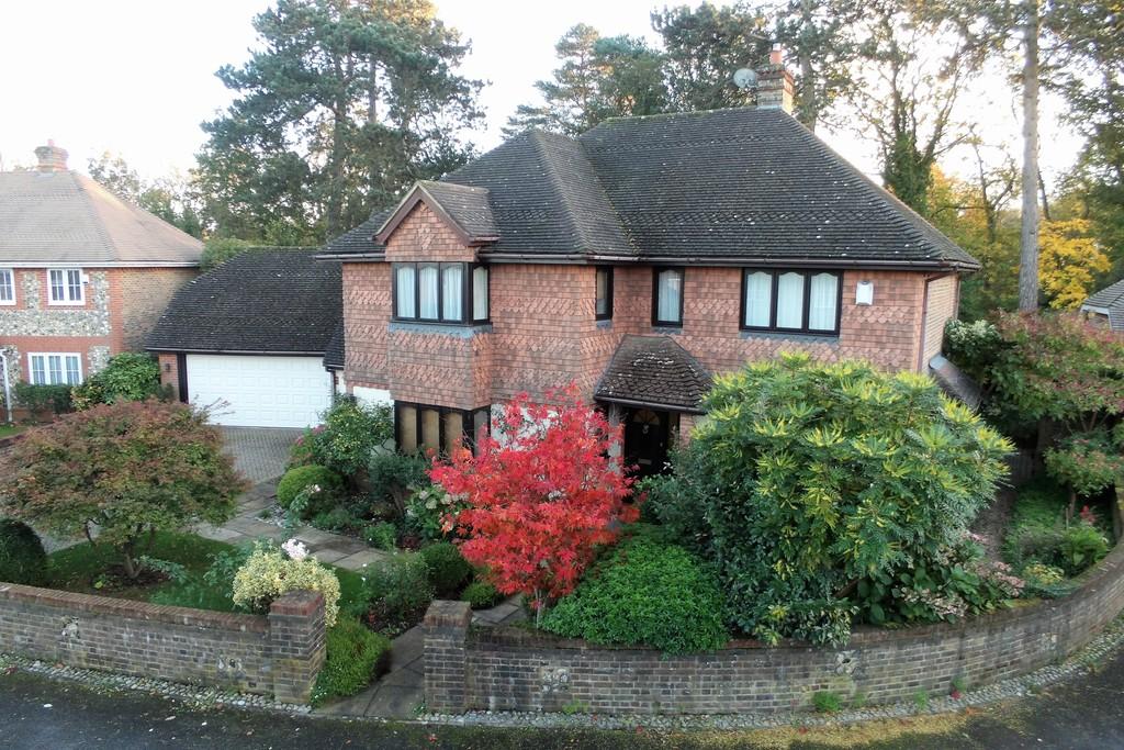 Meare Close, Tadworth 4 bed detached house £1,100,000