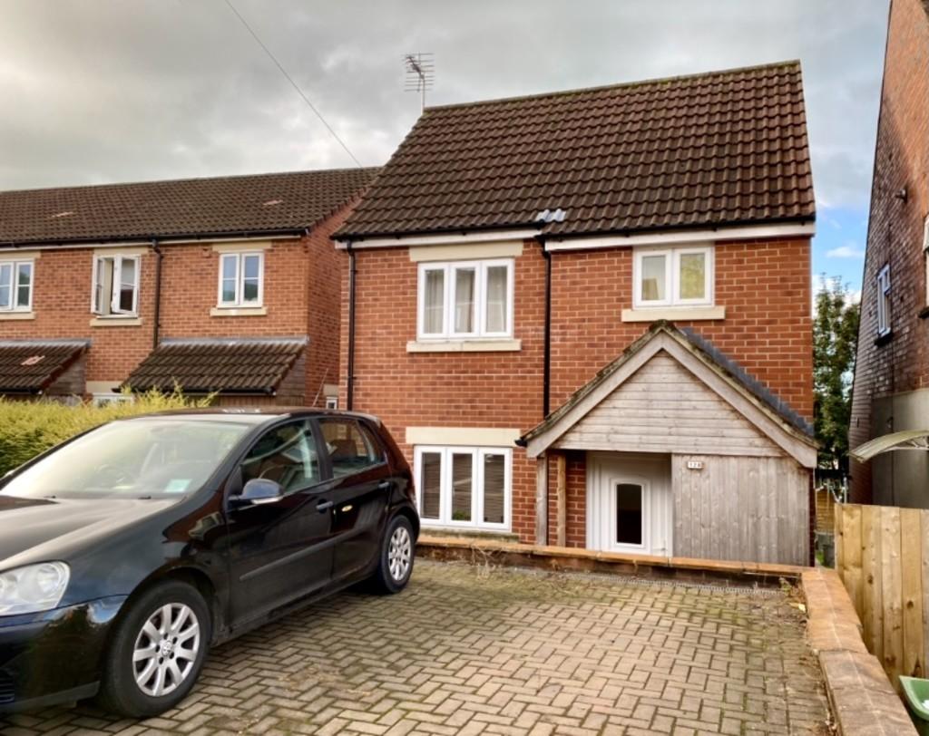 Churchill Road East, Wells 3 bed detached house £900 pcm (£208 pw)