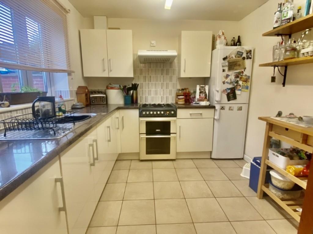 Churchill Road East, Wells 3 bed detached house £900 pcm (£208 pw)