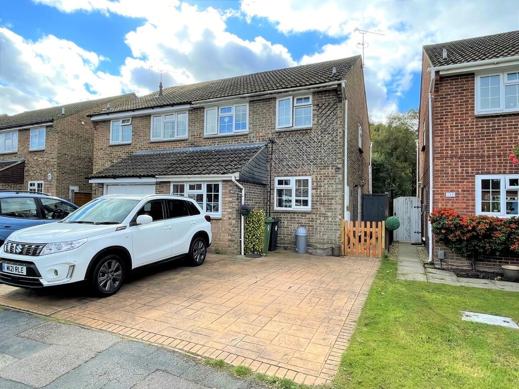 Henley Drive, Frimley Green 3 bed semidetached house £415,000