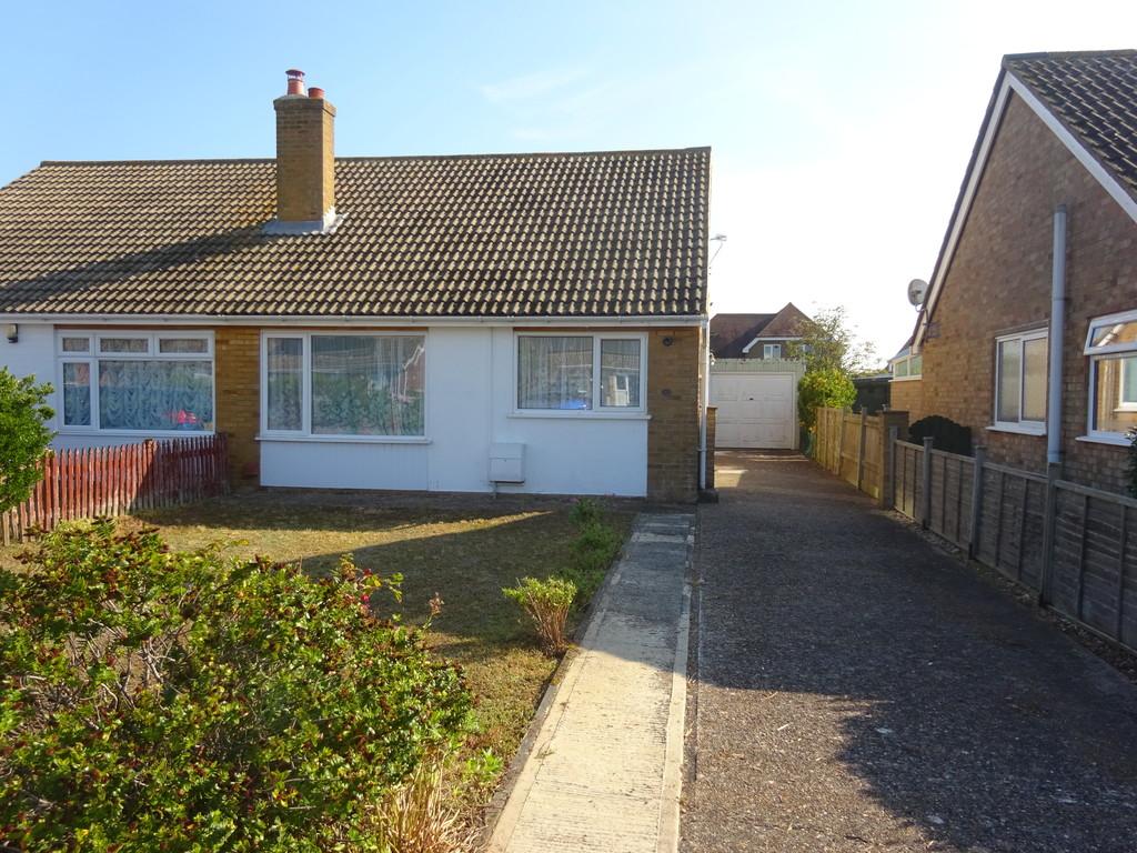 Leonard Road, Greatstone 2 bed semidetached bungalow £275,000