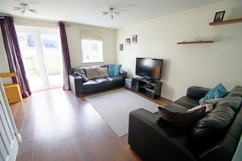 3 bedroom terraced house to rent, Hilltop View, Langley Park