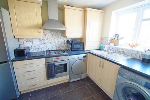 3 bedroom terraced house to rent, Hilltop View, Langley Park