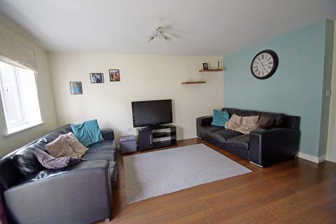 3 bedroom terraced house to rent, Hilltop View, Langley Park