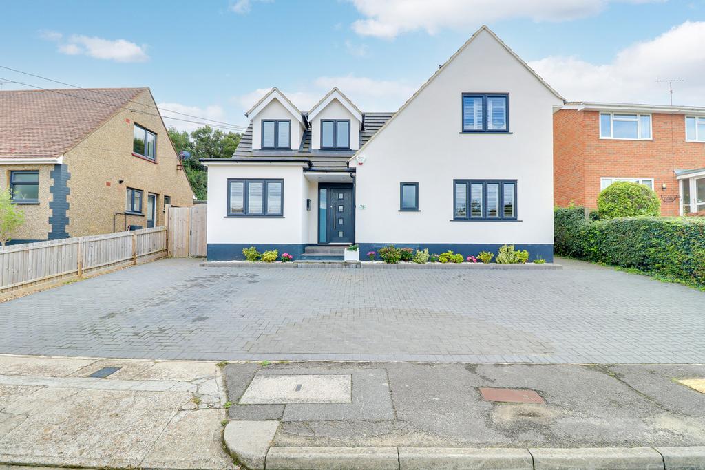 Grove Road, Benfleet, SS7 4 bed detached house £750,000