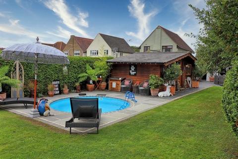 238 Collier Row Lane, Romford, RM5 3JB