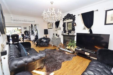 238 Collier Row Lane, Romford, RM5 3JB