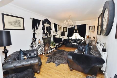 238 Collier Row Lane, Romford, RM5 3JB