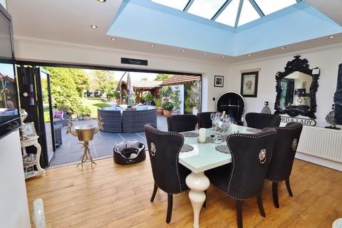 238 Collier Row Lane, Romford, RM5 3JB