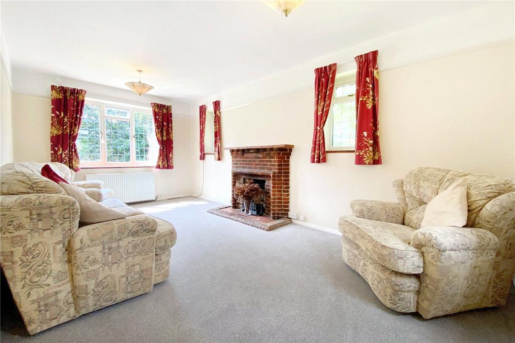 Dappers Lane, Angmering, West Sussex 4 bed detached house £1,950 pcm (£450 pw)