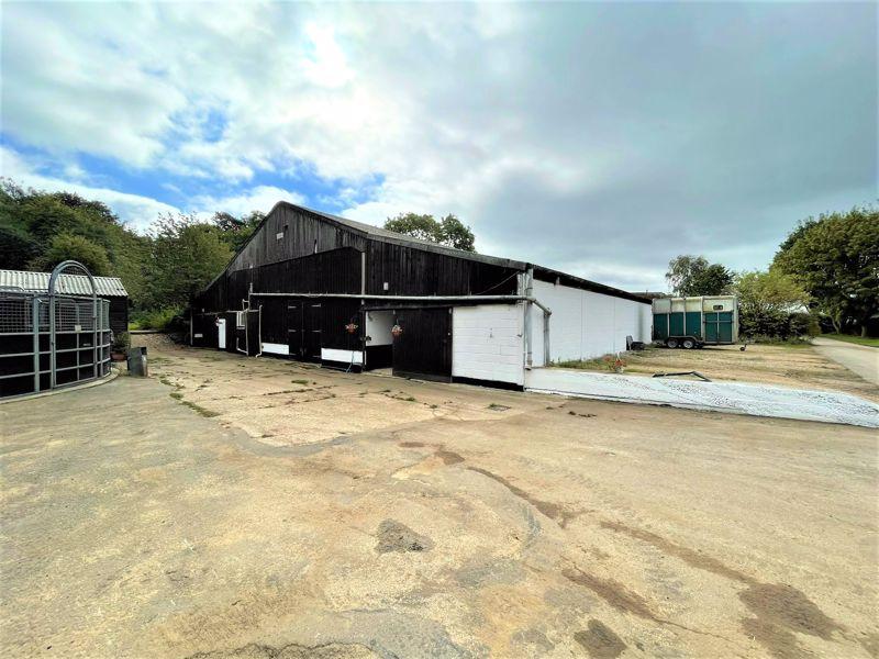 Blackgate Lane, Pulborough 4 bed detached house £2,950 pcm (£681 pw)