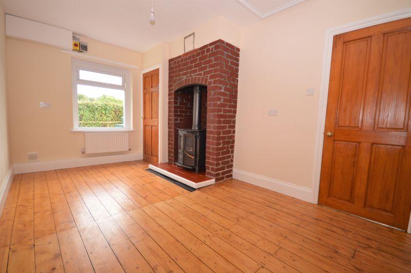 Pandy, Abergavenny 2 bed detached bungalow £795 pcm (£183 pw)