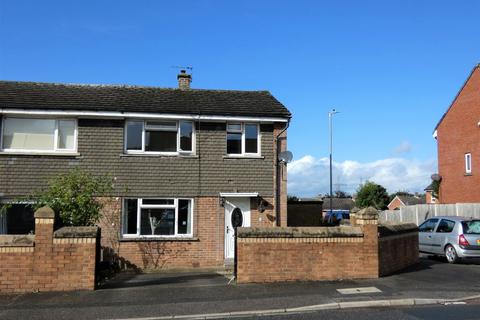 3 bedroom semi-detached house to rent, Birstall WF17