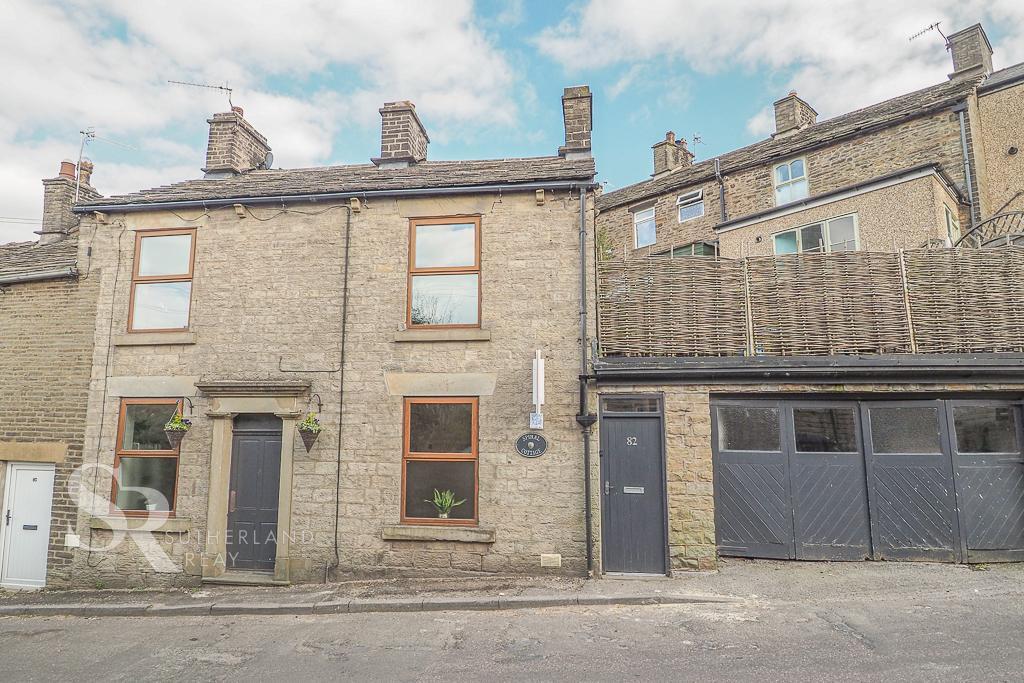 Old Road, Whaley Bridge, High Peak, Derbyshire, SK23 7HS 3 bed end of