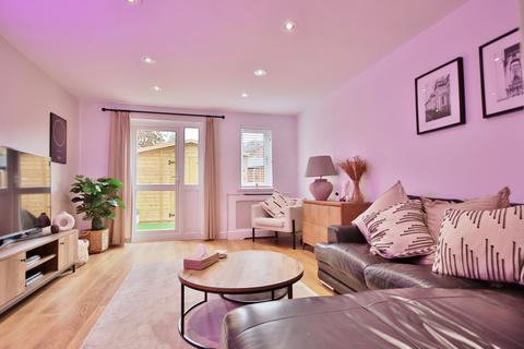 8 Adelaide Close, Worcester, WR3 8BD