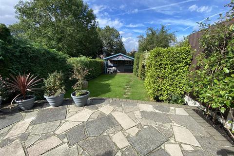 11a Marshalls Drive, Romford, RM1 4JR