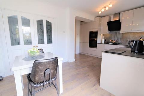 11a Marshalls Drive, Romford, RM1 4JR