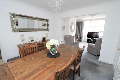 11a Marshalls Drive, Romford, RM1 4JR