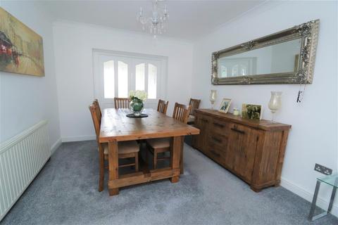 11a Marshalls Drive, Romford, RM1 4JR