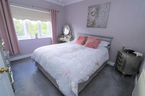 11a Marshalls Drive, Romford, RM1 4JR