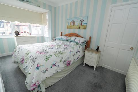 11a Marshalls Drive, Romford, RM1 4JR