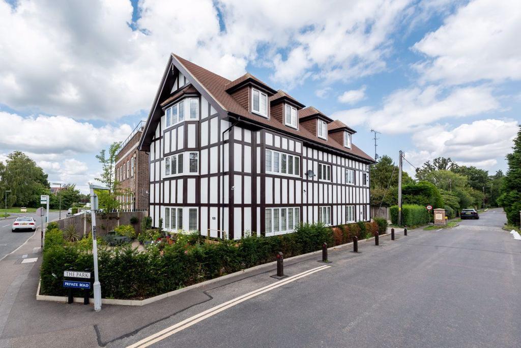 BOOKHAM 2 bed flat £1,625 pcm (£375 pw)