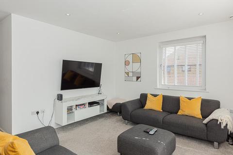 Flat 3, Garnham House Pelman Way, Epsom, KT19 8HP