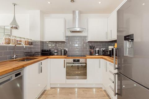 Flat 3, Garnham House Pelman Way, Epsom, KT19 8HP