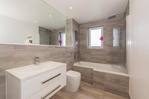Flat 3, Garnham House Pelman Way, Epsom, KT19 8HP