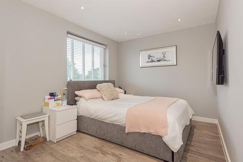 Flat 3, Garnham House Pelman Way, Epsom, KT19 8HP