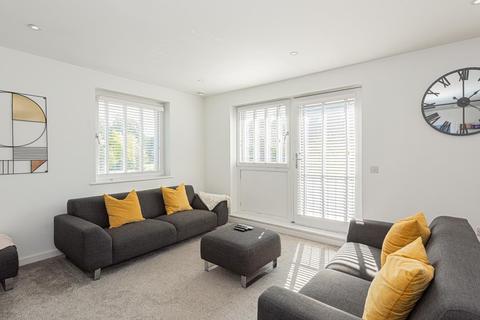 Flat 3, Garnham House Pelman Way, Epsom, KT19 8HP