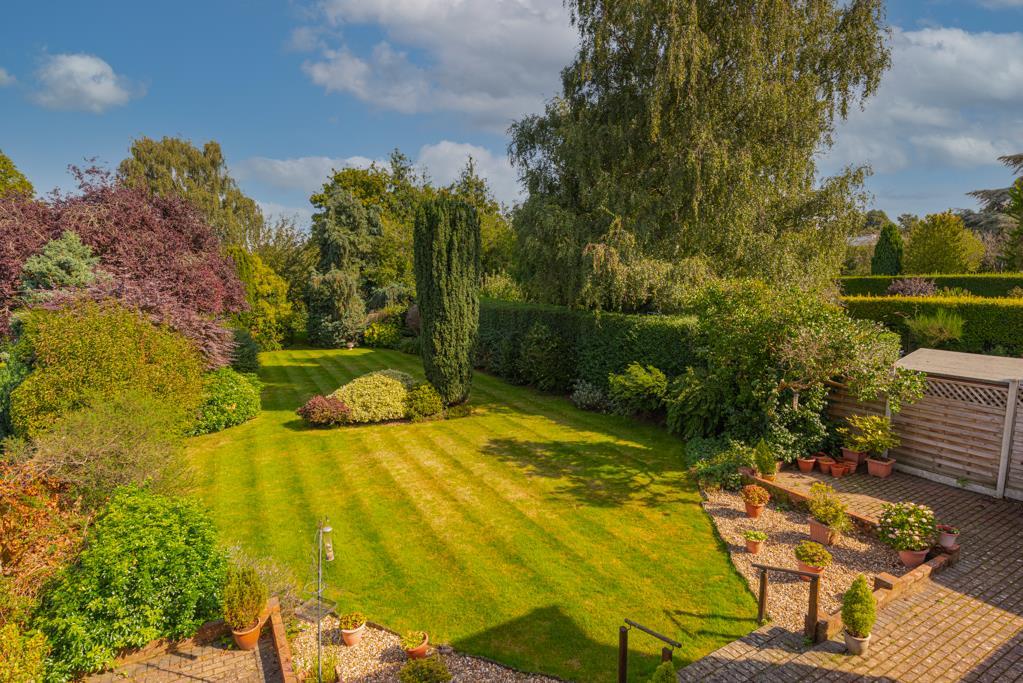 Wallace Fields, Epsom 4 bed detached house