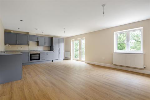 Flat 3, 12 Kings Road, Haslemere, GU27 2QA