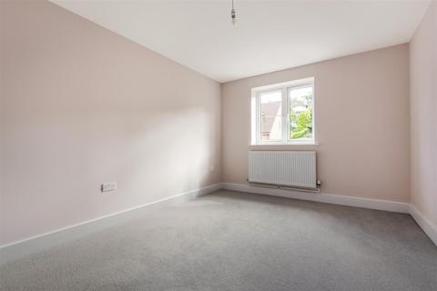Flat 3, 12 Kings Road, Haslemere, GU27 2QA