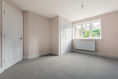 Flat 3, 12 Kings Road, Haslemere, GU27 2QA