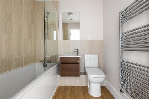 Flat 3, 12 Kings Road, Haslemere, GU27 2QA