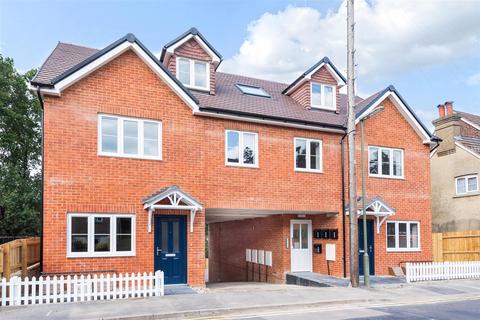 Flat 3, 12 Kings Road, Haslemere, GU27 2QA